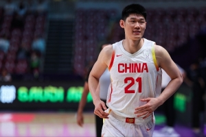 杨毅:将来国家队不管有谁 胡金秋的定位都是5号位 杨毅:将来国家队不管有谁 胡金秋的定位都是5号位
