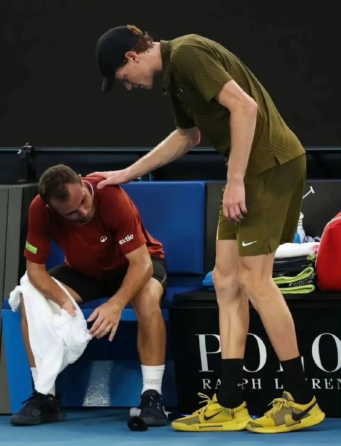 辛纳分享美网输球后一关键改变，大坂战袍遭吐槽cos新白娘子传奇|大坂直美|澳网|网球|扬尼克-辛纳|ATP_新浪体育_新浪新闻