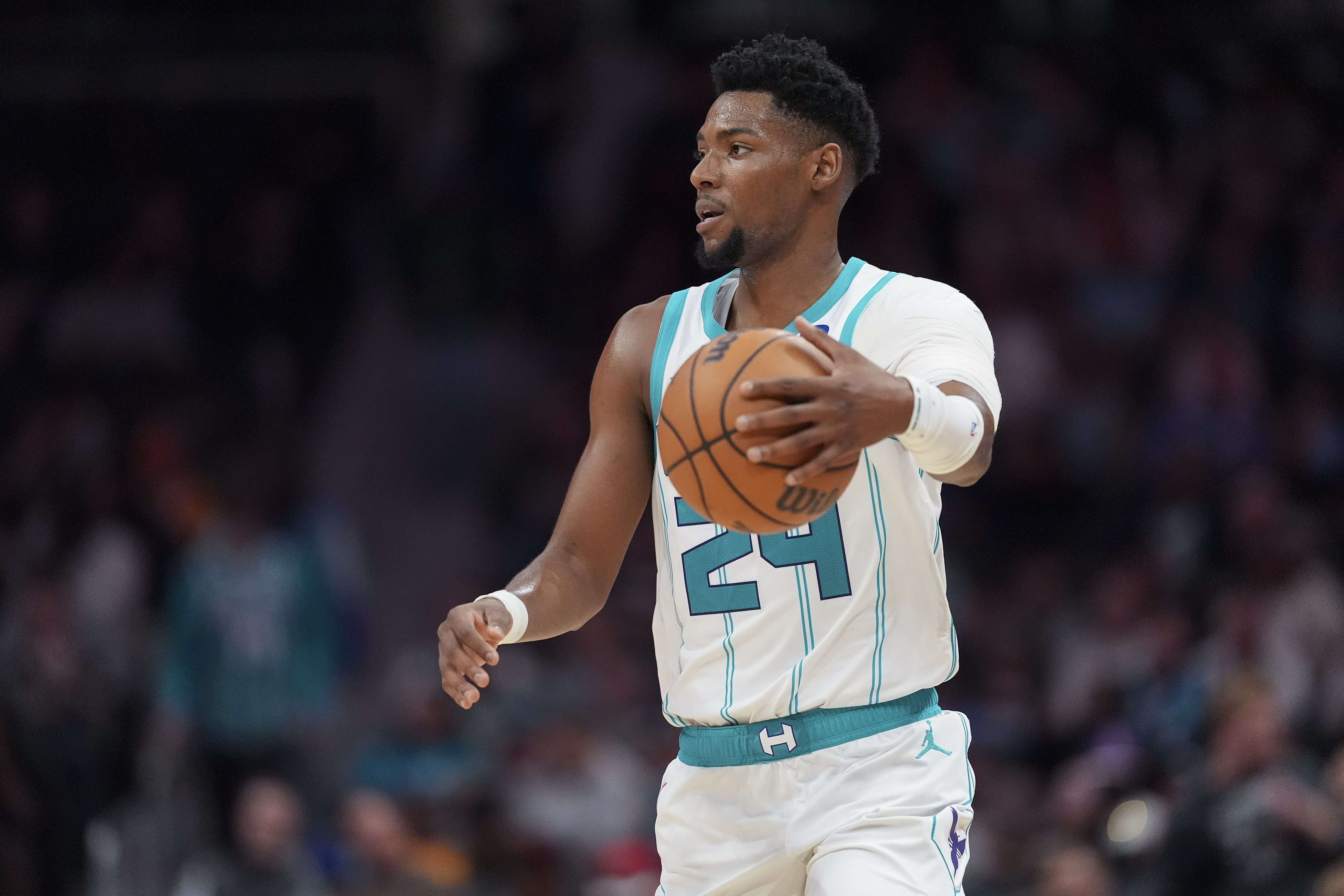 手感好得多攻！布兰登·米勒打满首节 5中5&amp;三分3中3轰下16分！