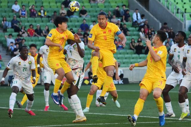 开云-学费没白交！国足遭黑色9分钟未崩盘 6名U23首发